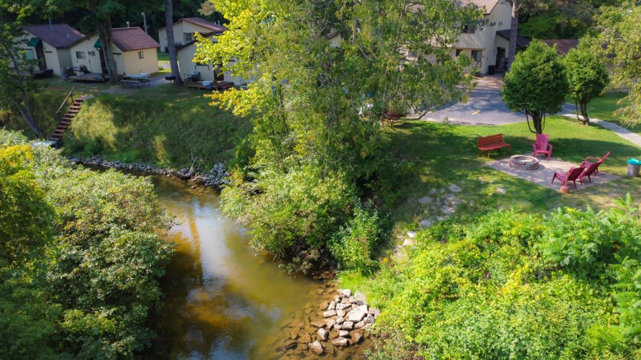 Betsie Riverside Resort Benzonia Exterior photo